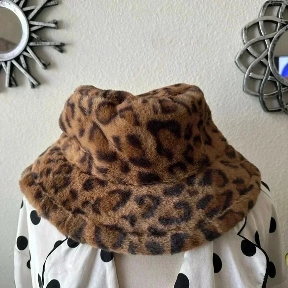 Faux fur cheetah hat cool girls only clueless vibes - Picture 3 of 4